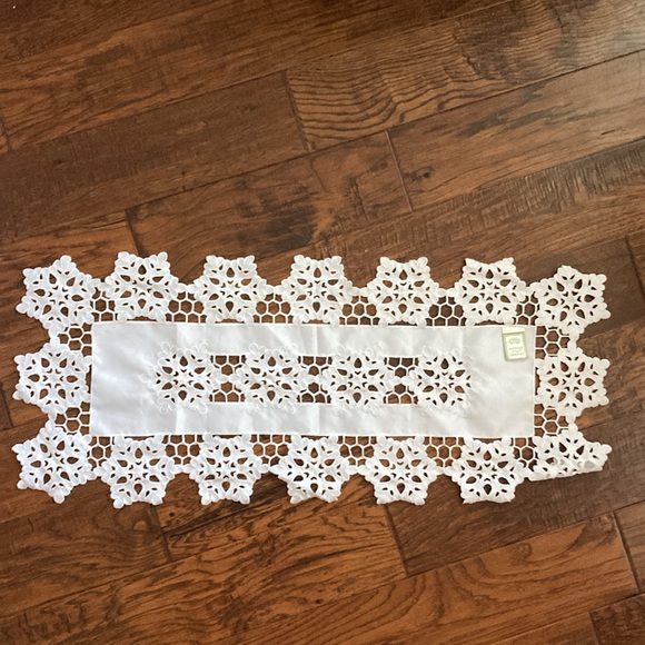 Snowflake Table Runner - Picture 3 of 6